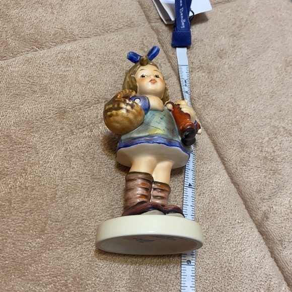 Goebel Hummel Collectors Club “What Now? ” #422 Figurine - Picture 8 of 8